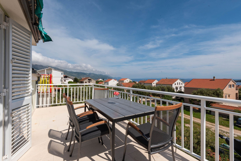 Others 5, Apartmani Grozdi, Orebić