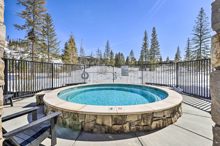 Sport & Beauty 3, Mountain-view Winter Park Condo w/ Balcony!, Grand