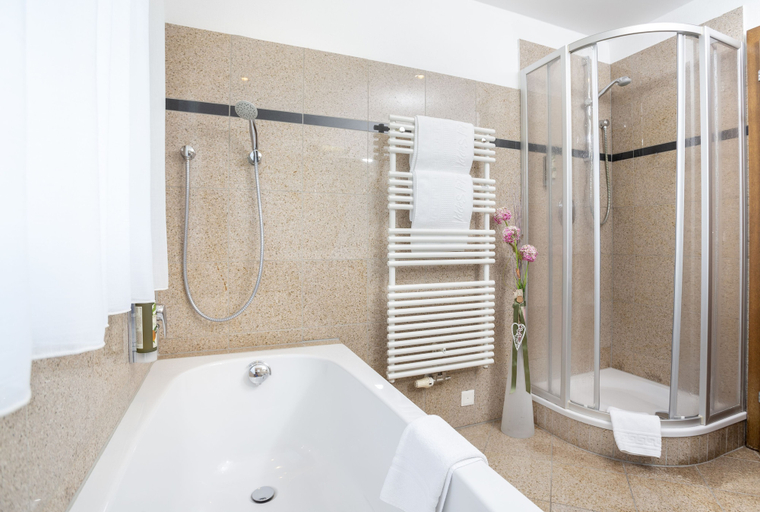 Bathroom 5, Hotel Seppl, Innsbruck Land