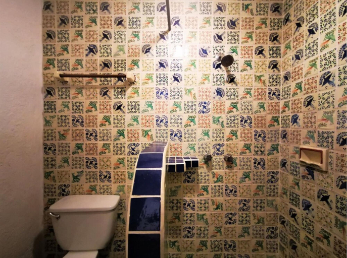 Bathroom 4, Casa de los Espíritus Alegres By Rotamundos, Guanajuato
