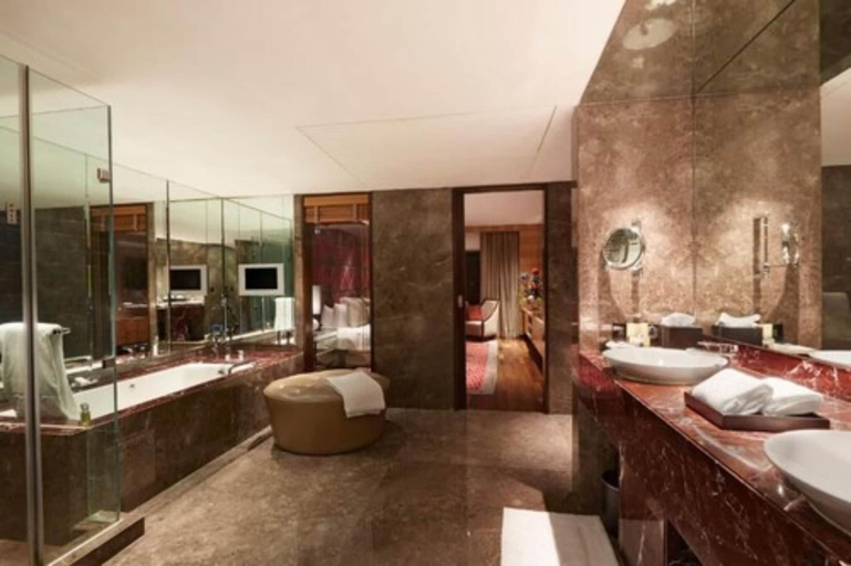 Bathroom 4, Taj Lands End, Mumbai Suburban