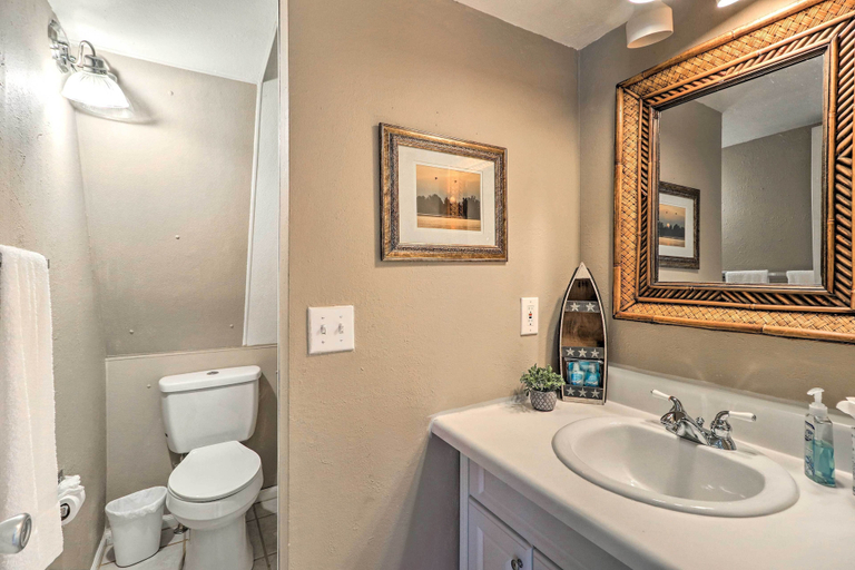 Bathroom 4, Discover Lakeside Bliss at Jackson Lake!, Butts
