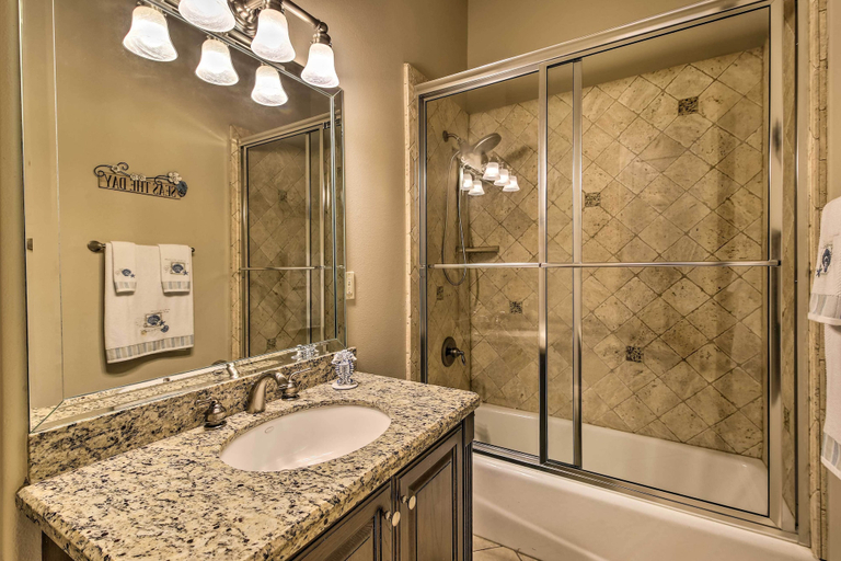 Bathroom 4, Texas Condo w/ Outdoor Pools - Walk to Beach!, Cameron