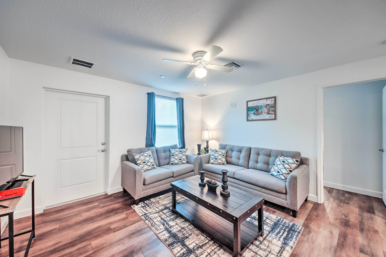 Others 5, Labelle Apartment, Close to Parks!, Hendry
