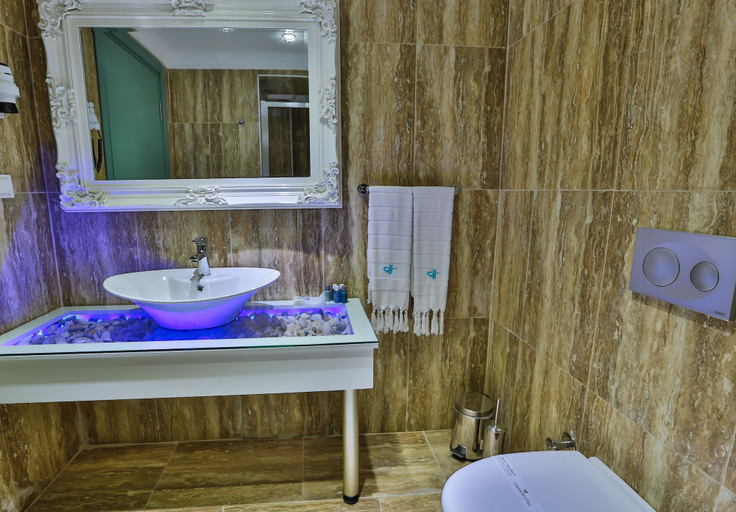 Bathroom 5, Cinar Hotel, Kaş