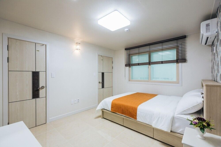 Bedroom 2, Vernazza Pension, Pohang