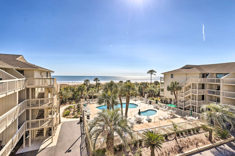 Exterior & Views 2, Beachfront Condo with Pool Access in Hilton Head!, Beaufort
