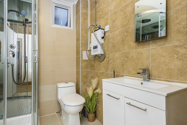 Bathroom 3, Edgware Hub, London