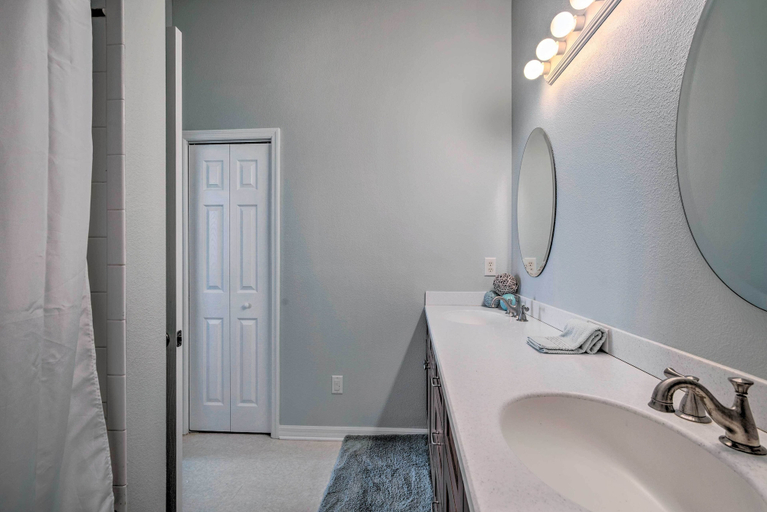 Bathroom 4, Lakefront Crystal River Home w/ Private Dock!, Citrus