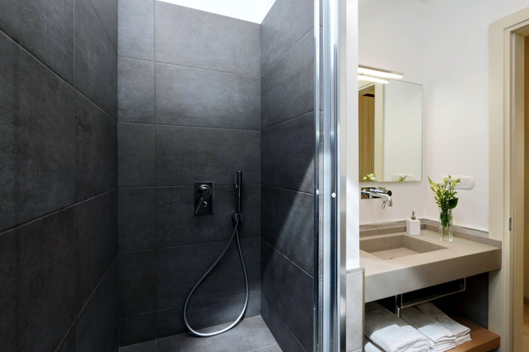 Bathroom 4, Relais Servio Tullio, Rome