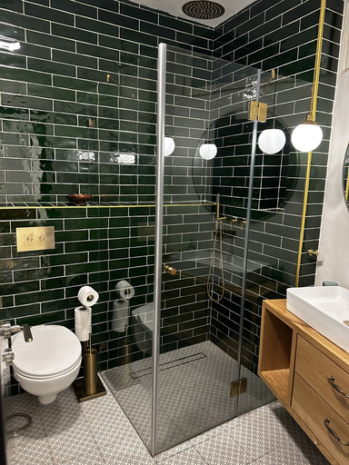 Bathroom 3, Rosa's Place