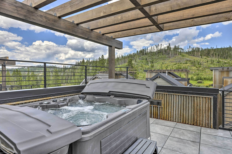 Sport & Beauty, Luxury Winter Park Getaway w/ Rooftop Deck!, Grand