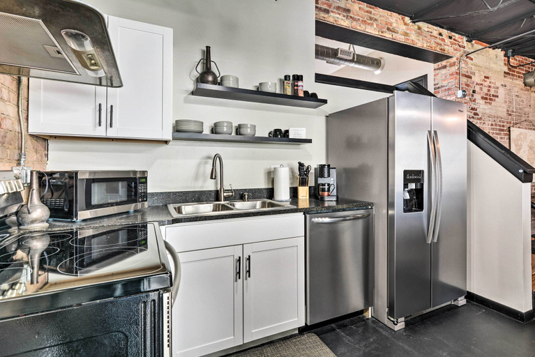 Others 5, Sleek, Modern Loft in Downtown Springfield!, Greene