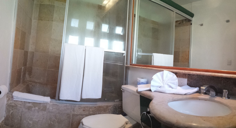 Bathroom 4, Villas Balvanera FH, Corregidora