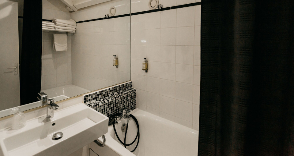 Bathroom 4, Best Western Bridge Hotel Lyon East, Rhône