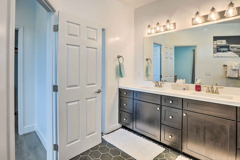 Bathroom 4, Stunning Getaway < 1 Mi to Grover Beach!, San Luis Obispo