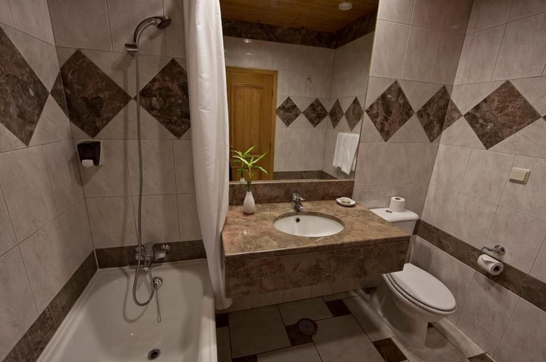 Bathroom 4, Hospedaria Frangaria, Faro