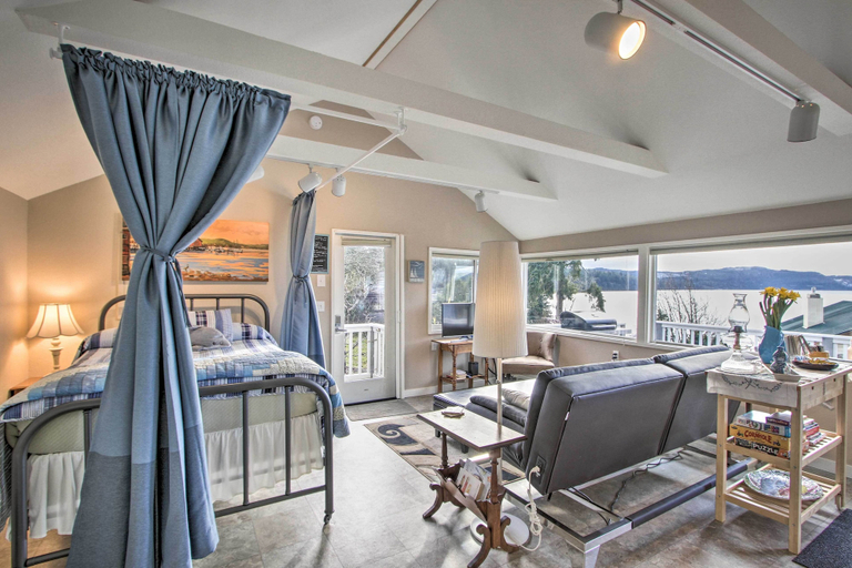 Bedroom 3, Idyllic Waterfront Cottage w/ Beach & Sunset Views, Jefferson