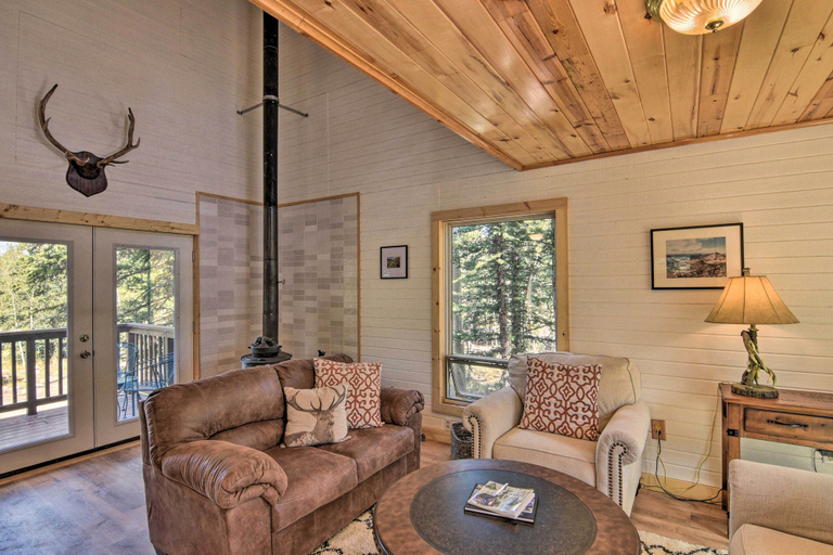 Others 1, Woodsy Cabin Hideaway w/ Deck: Hike, Fish, Escape, Park