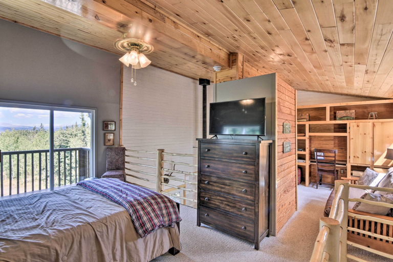 Bedroom 3, Woodsy Cabin Hideaway w/ Deck: Hike, Fish, Escape, Park