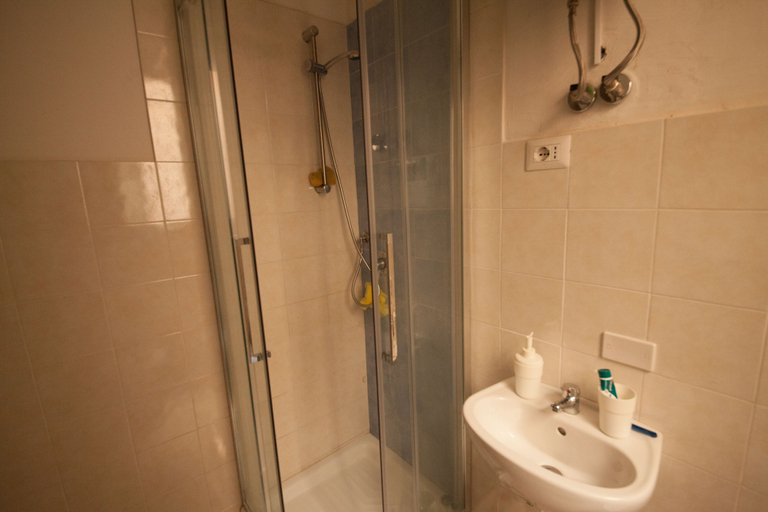 Bathroom 5, Casa Verdi, Catania