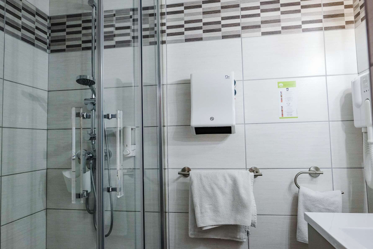Bathroom 4, Hôtel Notre Dame, Gironde