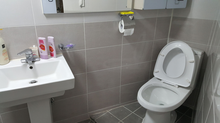 Bathroom 4