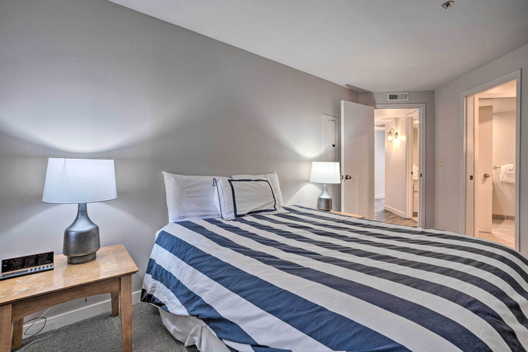 Bedroom 4, Beautiful Condo w/ Balcony on Lake Chelan!, Chelan