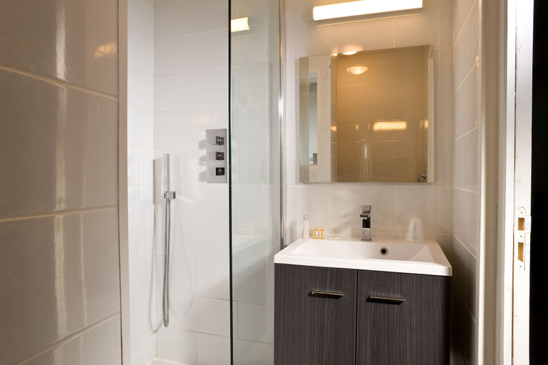 Bathroom 3, Madame Vacances Hôtel Courchevel Olympic, Savoie