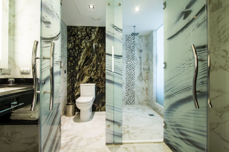 Bathroom 5, Renaissance Santiago Hotel by Marriott, Santiago