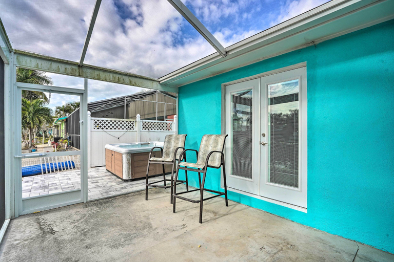 Others 4, Waterfront Matlacha Home w/ Hot Tub & Grill!, Lee