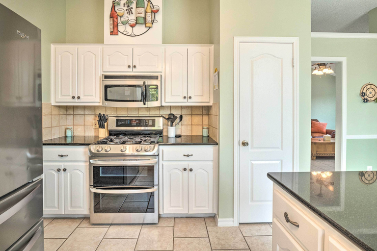 Others 5, Hot Tub, Pool, & Fire Pit! Solar-Powered Hutto Gem, Williamson
