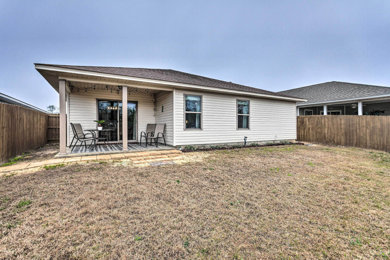 Exterior & Views 2, Spacious Navarre Retreat with Fenced-In Yard!, Santa Rosa