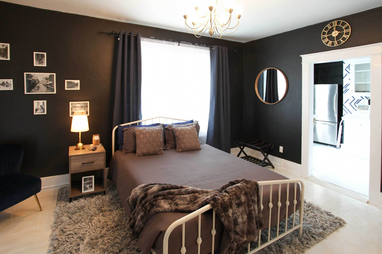 Bedroom 2, Stunning Alabama Studio ~ 2 Mi to Dtwn Mobile!, Mobile