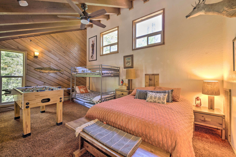 Bedroom 3, Brian Head Condo with Deck and View - Walk to Ski Lift, Iron