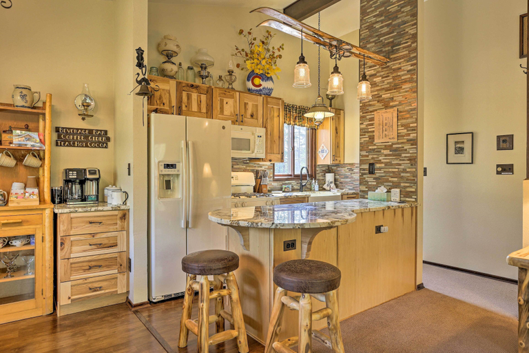 Food & Drinks, Walk to Town: Updated Frisco Cabin w/ 2 Decks!, Summit