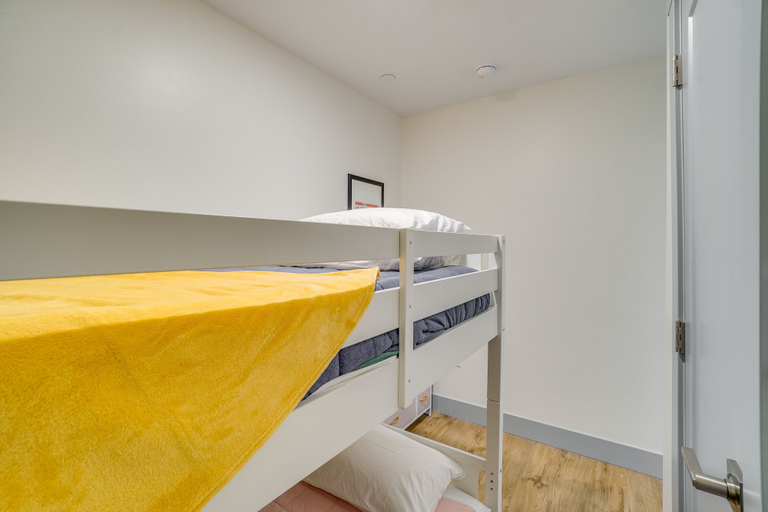 Bedroom 4, Modern Winter Park Condo with Community Hot Tub!, Grand