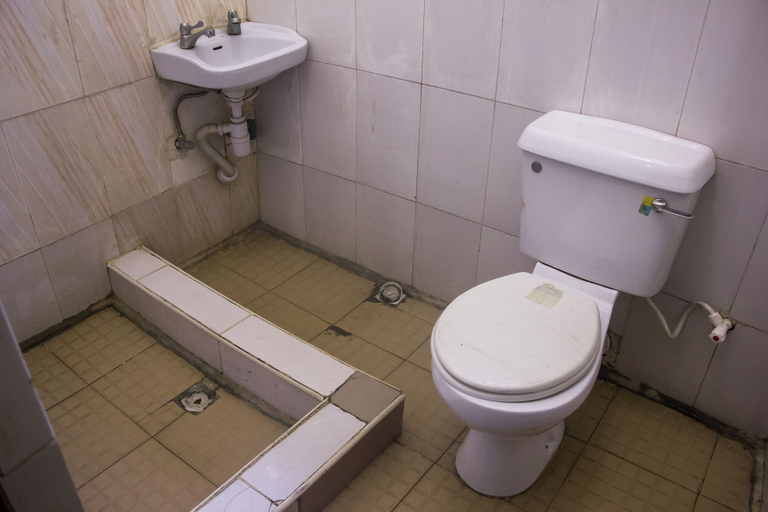 Bathroom 3, Golden Bird Hotel & Suites, Eti-Osa