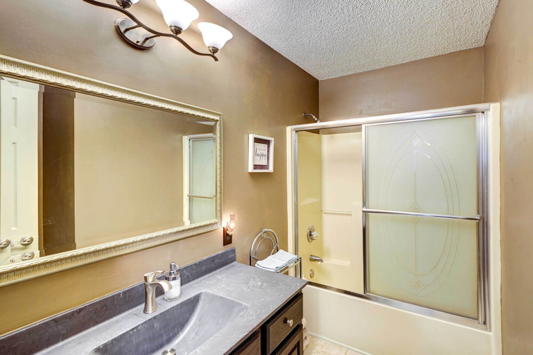 Bathroom, Browns Summit Vacation Rental with Fire Pit!, Guilford