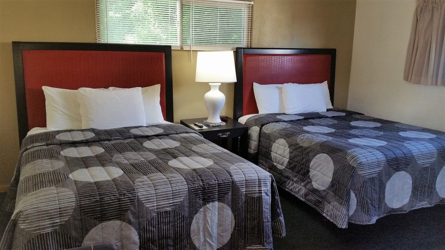 Bedroom 4, Simplicity Inn, Wood