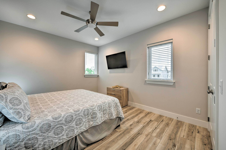 Bedroom 2, Coastal Getaway w/ Rooftop Terrace & Sunset View!, Walton