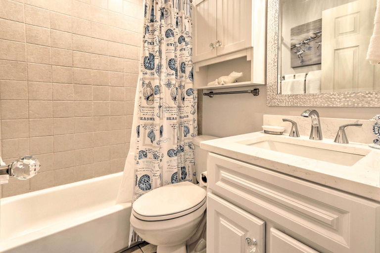 Bathroom 5, Beachfront Condo with Pool Access in Hilton Head!, Beaufort
