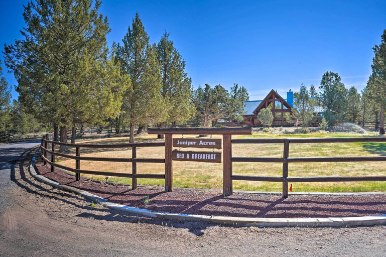 Exterior & Views 2, Bend Log Cabin w/ Cascade Mountain Views!, Deschutes