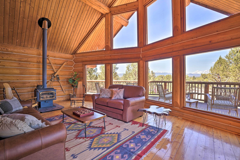 Others 1, Bend Log Cabin w/ Cascade Mountain Views!, Deschutes