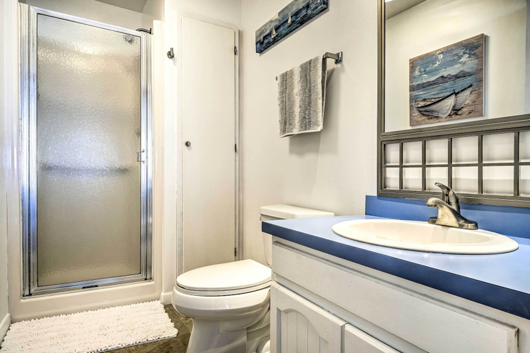 Bathroom 4, Lakefront Home w/ Rooftop Deck, Grill, Games!, Licking