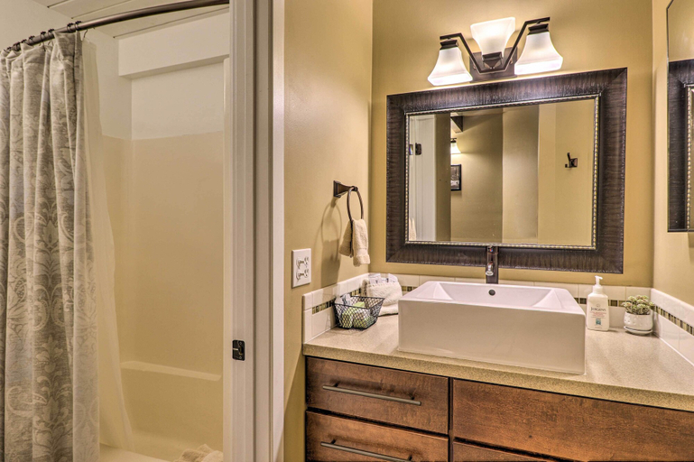 Bathroom 4, Airy Resort Condo < 3 Miles to Whitefish Mountain!, Flathead