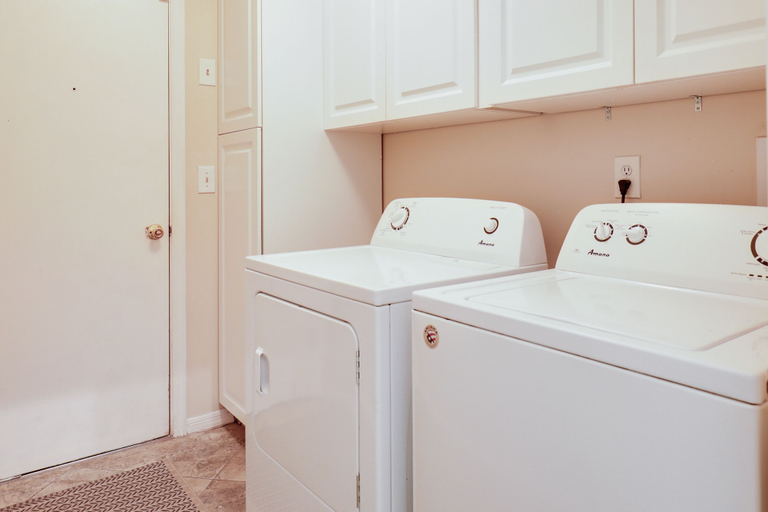 Bathroom 4, Pet-friendly Valrico Vacation Home w/ Lanai!, Hillsborough