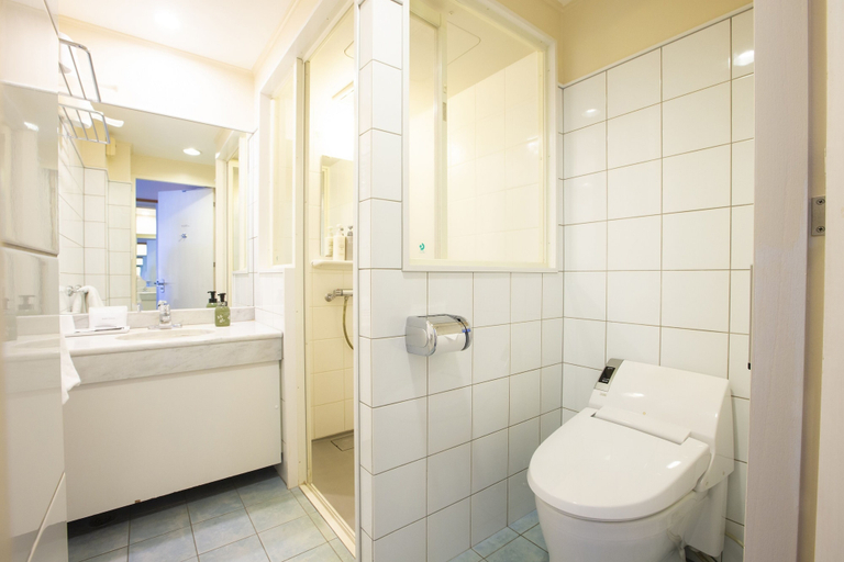 Bathroom 5, Sun Days Kagoshima, Kagoshima