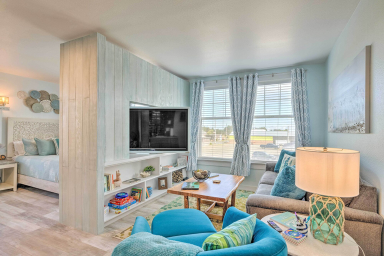Others 1, 1 Block to Long Beach! Adorable Downtown Studio, Pacific