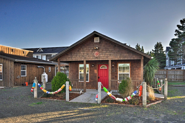 Coastal Retreat in Long Beach Walk to Attractions, Pacific